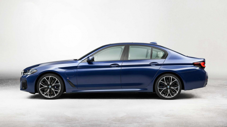 BMW 5 Series 2021 chính thức ra mắt: Tinh chỉnh thiết kế, tập trung công nghệ mild-hybrid BMW 5 Series 2021 chính thức ra mắt: Tinh chỉnh thiết kế, tập trung công nghệ mild-hybrid