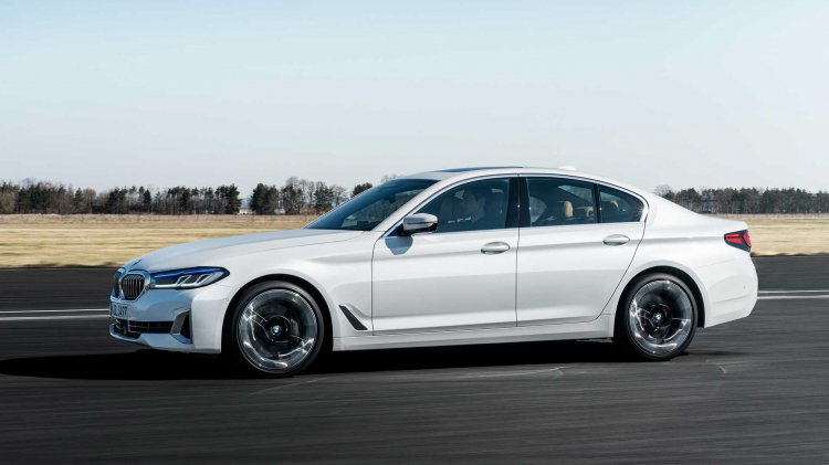 BMW 5 Series 2021 chính thức ra mắt: Tinh chỉnh thiết kế, tập trung công nghệ mild-hybrid