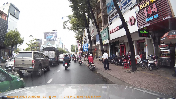 Gửi những anh đi xe hơi ích kỷ, bon chen giành đường với xe máy! Gửi những anh đi xe hơi ích kỷ, bon chen giành đường với xe máy!