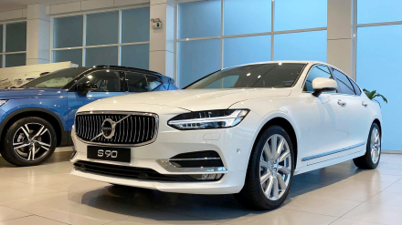 volvo-s90.jpg
