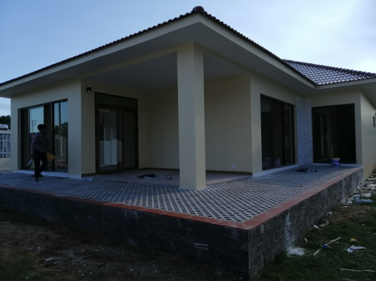 Em cần tìm chỗ làm cửa tốt. Em cần tìm chỗ làm cửa tốt.