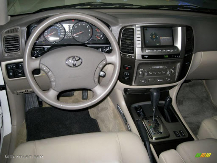 Toyota Land Cruiser GX 4.5 và Lexus LX470: SUV của đại gia Việt một thời Toyota Land Cruiser GX 4.5 và Lexus LX470: SUV của đại gia Việt một thời