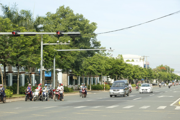 Hàng loạt cơ quan bị nêu tên vì có xe biển xanh vượt đèn đỏ, chạy quá tốc độ ở Bình Phước