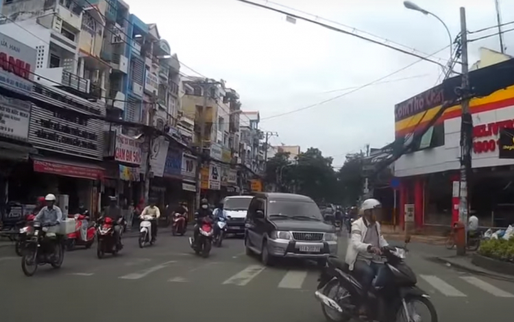 Còn lại bao nhiêu bác rẽ trái như em? Còn lại bao nhiêu bác rẽ trái như em?