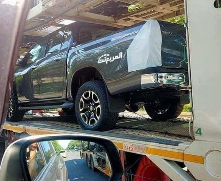 Toyota Hilux 2021 lộ ngoại hình bề thế như Tacoma