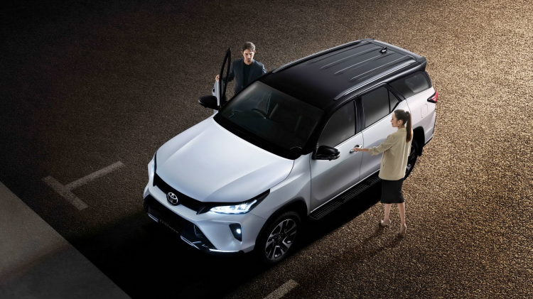 Toyota Fortuner 2021 ra mắt: tràn ngập nâng cấp, trang bị như xe sang