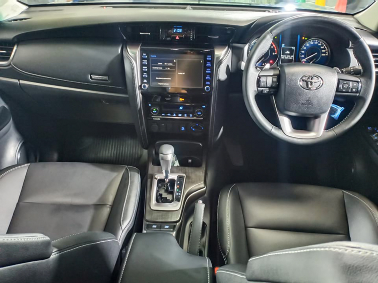 Ảnh thực tế Toyota Fortuner 2021 bản 2.4 tiêu chuẩn: có còn bị chê ít trang bị?