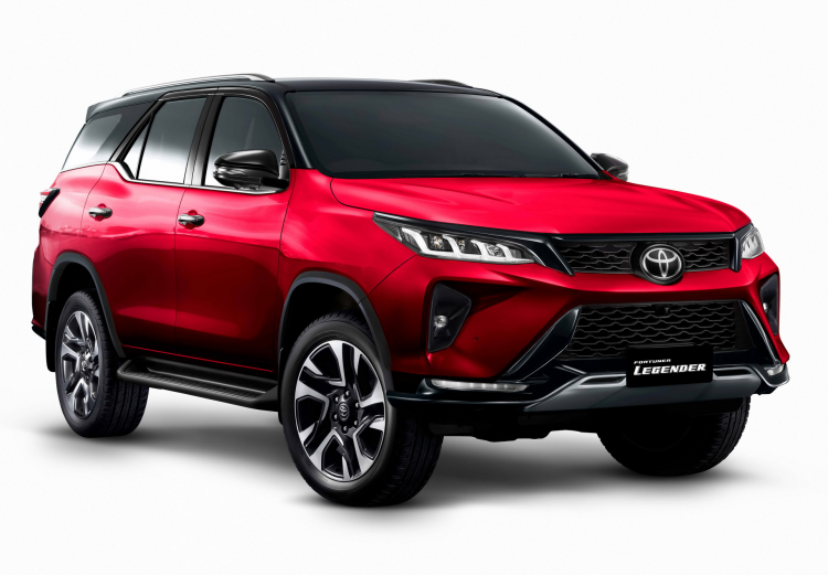 Nhìn lại các thế hệ Toyota Fortuner từ trước đến nay tại Việt Nam