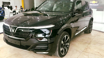 Vinfast Lux SA 2.0 bản Premium.jpg