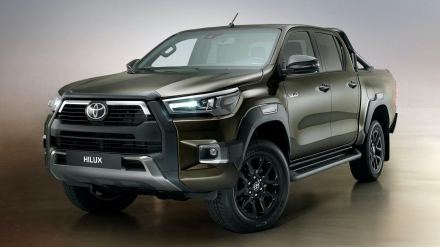 Otosaigon-2021-Toyota-Hilux-Invincible-Euro-spec-2.jpg