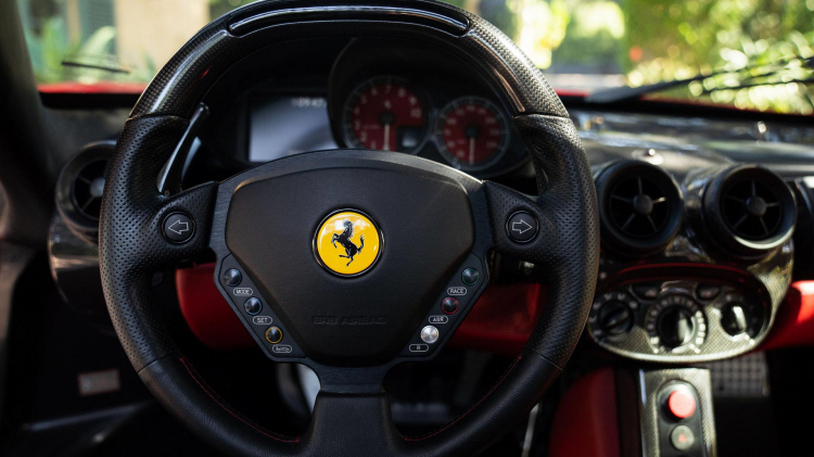 Ferrari Enzo 2003 trở thành siêu xe đắt giá nhất từng được bán đấu giá online