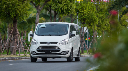 otosaigon-ford-tourneo (1).jpg