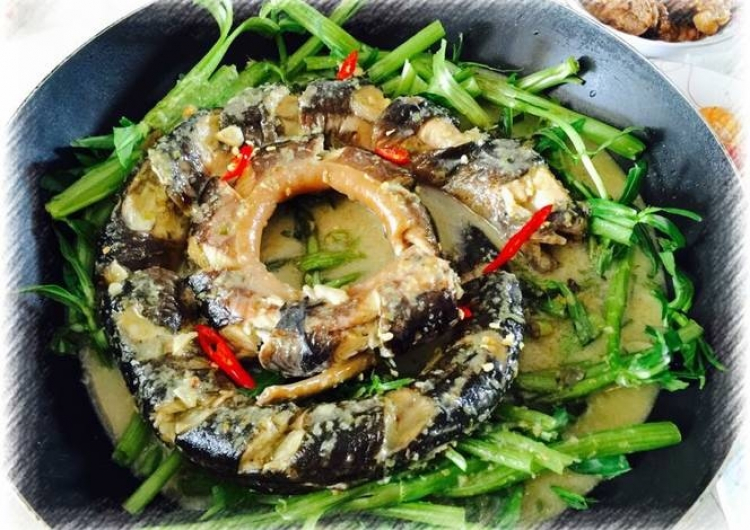 A4 ui....bánh mỳ ăn với súp lươn có đúng bài hơm.... A4 ui....bánh mỳ ăn với súp lươn có đúng bài hơm....