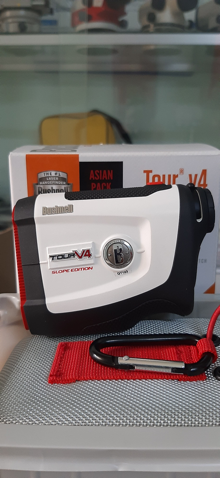 Ống nhòm đo khoảng cách Bushnell