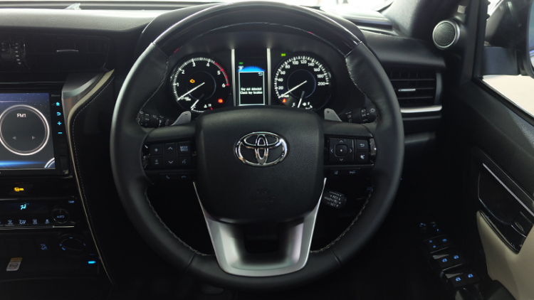 Cận cảnh Toyota Fortuner 2021 bản 2.8L cao cấp: Giá 1,39 tỷ, nhiều trang bị như xe sang Lexus