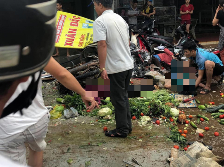 NÓNG: Kinh hoàng xe tải lao thẳng vào chợ, 5 người chết, nhiều người bị thương nằm la liệt