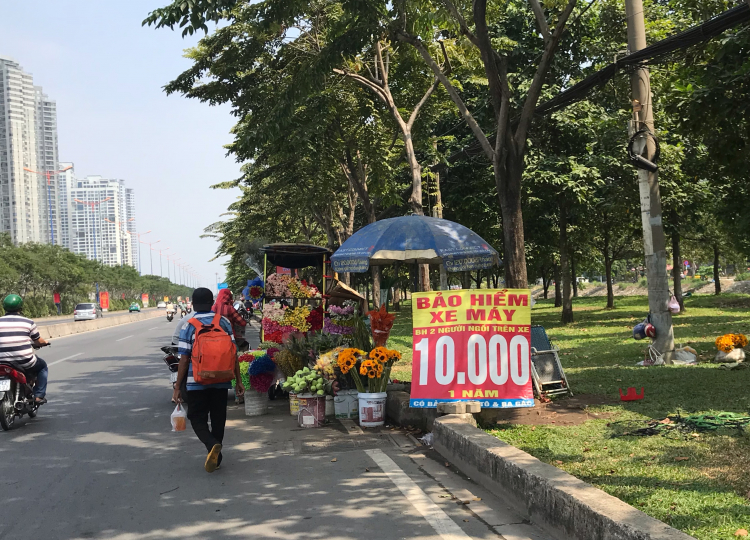 Chợ họp ven đường! Chợ họp ven đường!