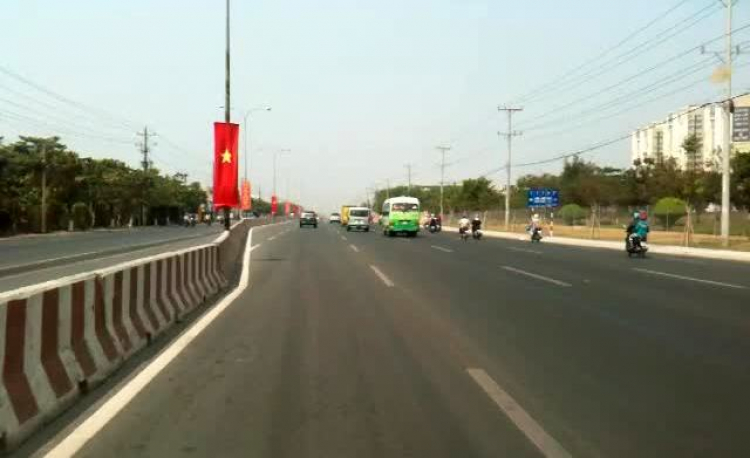 Biển báo phân làn mới (có thể là bẫy) ở đại lộ bình dương! Biển báo phân làn mới (có thể là bẫy) ở đại lộ bình dương!