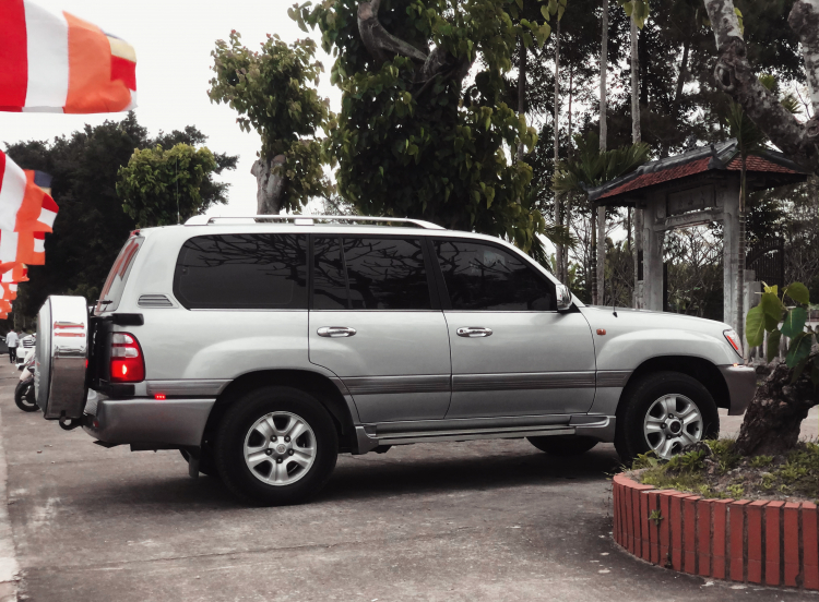 Cỗ máy uống xăng Land Cruiser của Toyota sau 15 năm còn lại gì? Cỗ máy uống xăng Land Cruiser của Toyota sau 15 năm còn lại gì?