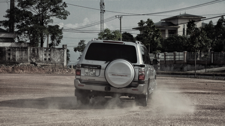 Cỗ máy uống xăng Land Cruiser của Toyota sau 15 năm còn lại gì? Cỗ máy uống xăng Land Cruiser của Toyota sau 15 năm còn lại gì?