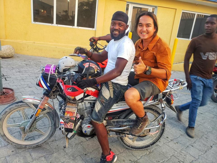 Chàng phượt thủ Việt hoàn thành hành trình hơn 1000 ngày chu du vòng quanh thế giới với chiếc xe máy cũ