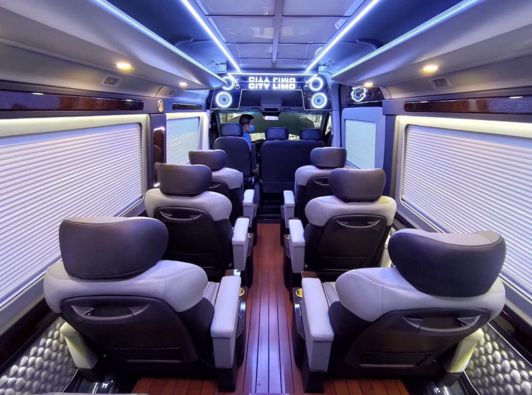 Cùng "Soi" Hyundai Solati Limousine 12 Ghế. Cùng "Soi" Hyundai Solati Limousine 12 Ghế.