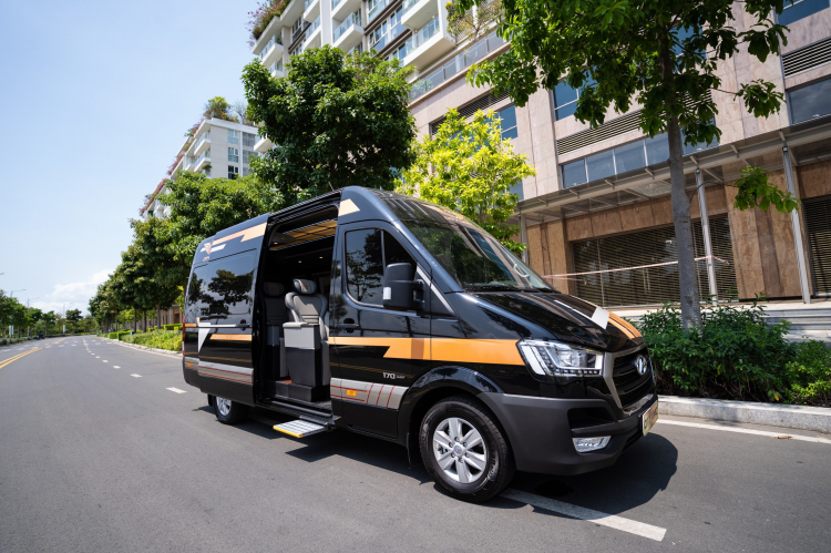 Cùng "Soi" Hyundai Solati Limousine 12 Ghế.