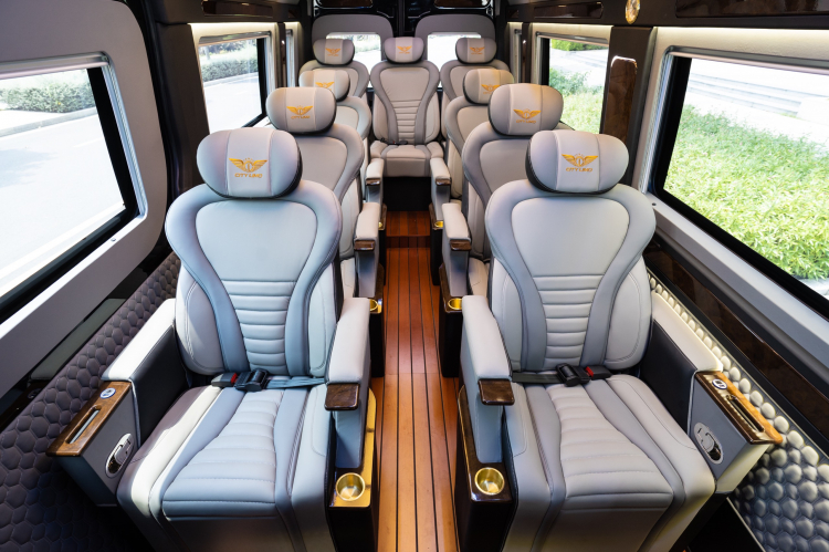 Cùng "Soi" Hyundai Solati Limousine 12 Ghế. Cùng "Soi" Hyundai Solati Limousine 12 Ghế.