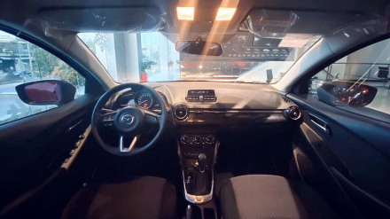 mazda2.jpg