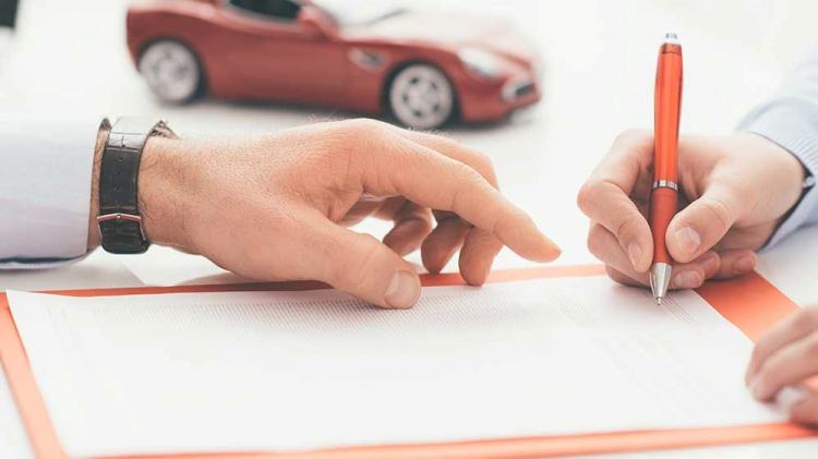 Mua xe đã xuất hóa đơn nhưng chậm đăng ký bị phạt như thế nào các bác?