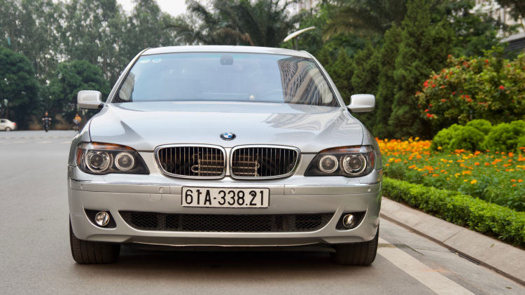 BMW 750Li đời 2006: Sedan đẳng cấp một thời giờ bán lại giá ngang Hyundai Elantra BMW 750Li đời 2006: Sedan đẳng cấp một thời giờ bán lại giá ngang Hyundai Elantra