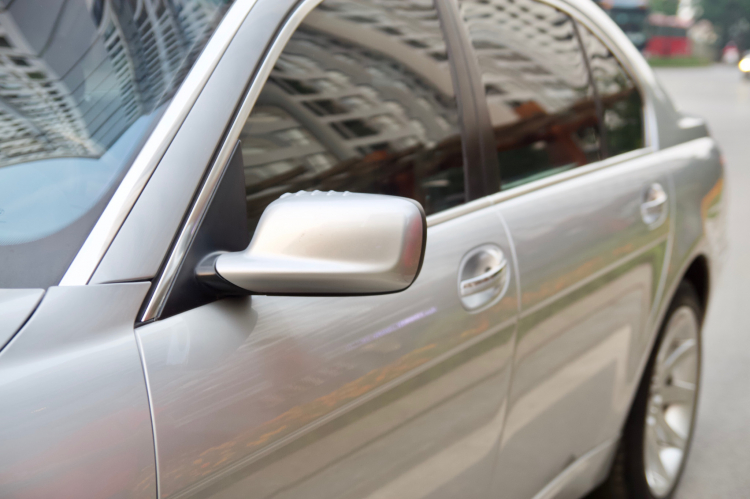 BMW 750Li đời 2006: Sedan đẳng cấp một thời giờ bán lại giá ngang Hyundai Elantra BMW 750Li đời 2006: Sedan đẳng cấp một thời giờ bán lại giá ngang Hyundai Elantra