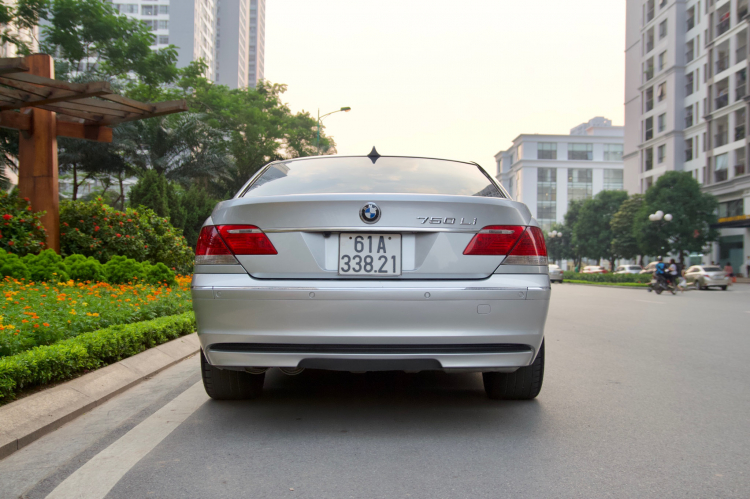 BMW 750Li đời 2006: Sedan đẳng cấp một thời giờ bán lại giá ngang Hyundai Elantra BMW 750Li đời 2006: Sedan đẳng cấp một thời giờ bán lại giá ngang Hyundai Elantra