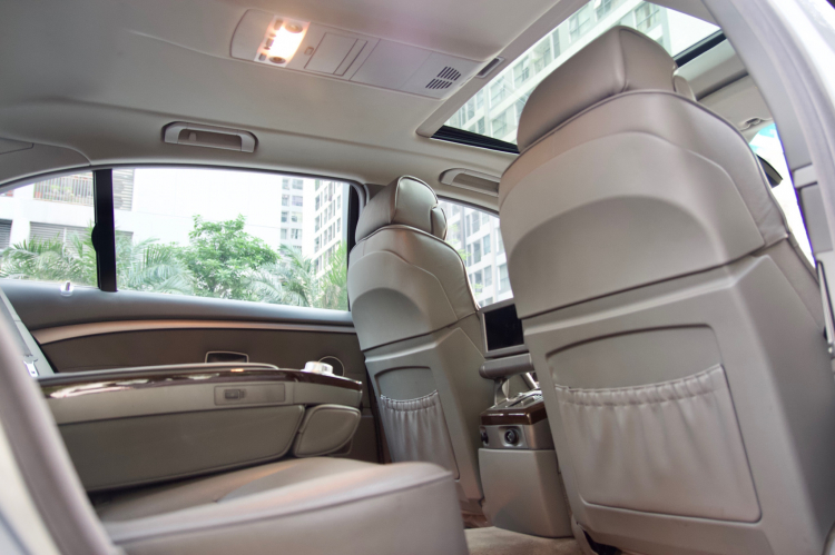 BMW 750Li đời 2006: Sedan đẳng cấp một thời giờ bán lại giá ngang Hyundai Elantra BMW 750Li đời 2006: Sedan đẳng cấp một thời giờ bán lại giá ngang Hyundai Elantra
