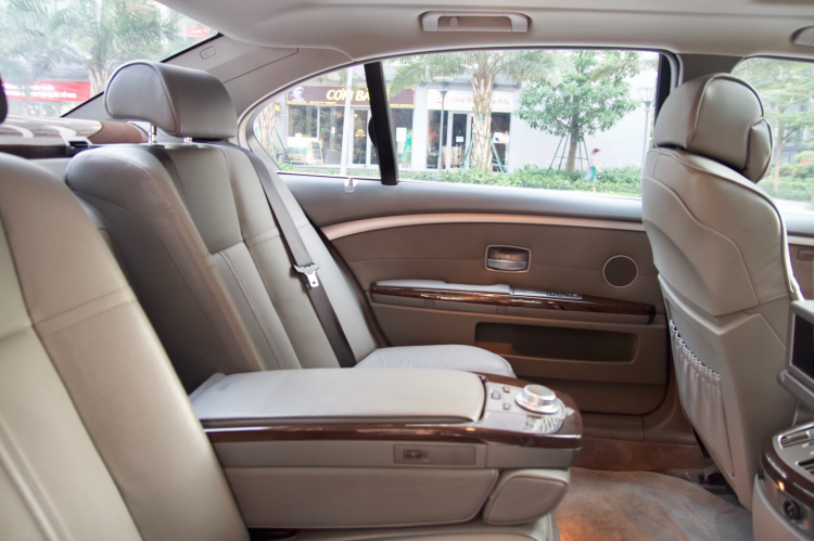 BMW 750Li đời 2006: Sedan đẳng cấp một thời giờ bán lại giá ngang Hyundai Elantra BMW 750Li đời 2006: Sedan đẳng cấp một thời giờ bán lại giá ngang Hyundai Elantra