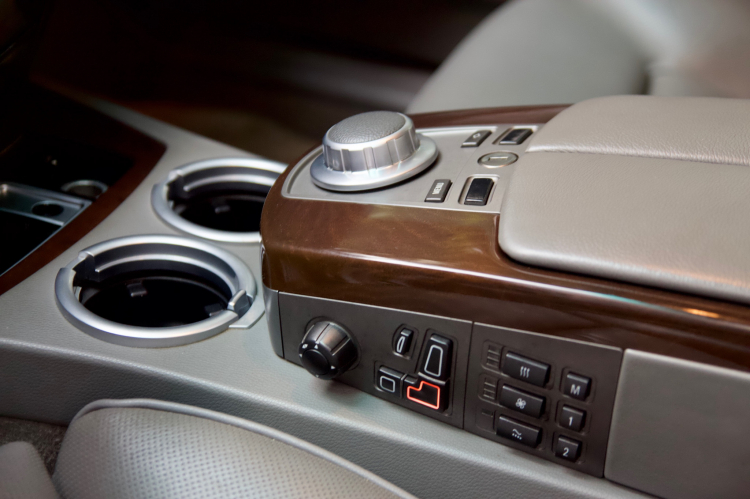 BMW 750Li đời 2006: Sedan đẳng cấp một thời giờ bán lại giá ngang Hyundai Elantra BMW 750Li đời 2006: Sedan đẳng cấp một thời giờ bán lại giá ngang Hyundai Elantra