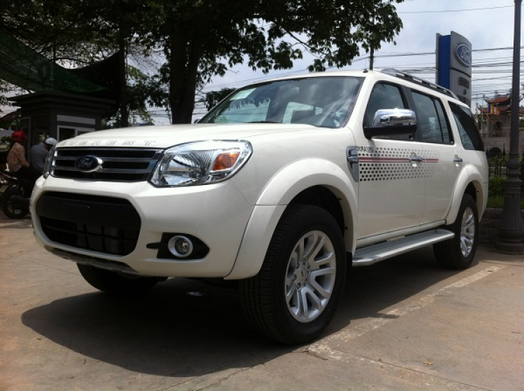 Xin tư vấn về xe Ford Everest 2014 MT