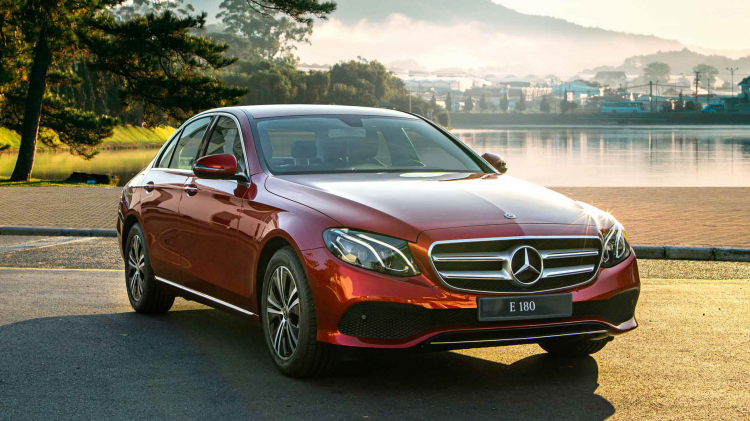 So sánh BMW 520i và Mercedes-Benz E180: Khi xe nhập rẻ hơn xe lắp ráp So sánh BMW 520i và Mercedes-Benz E180: Khi xe nhập rẻ hơn xe lắp ráp