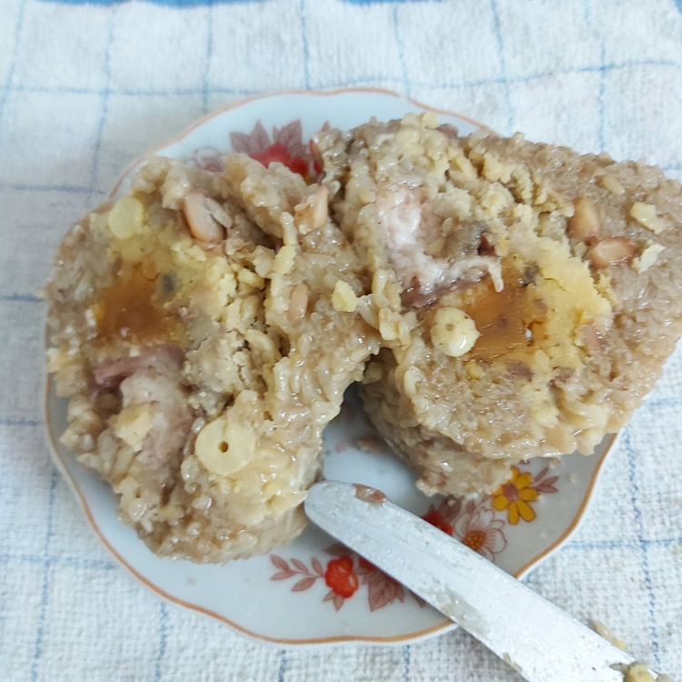 Hỏi nơi bán bánh ú tôm thịt trứng muối (bánh bá trạng) Hỏi nơi bán bánh ú tôm thịt trứng muối (bánh bá trạng)