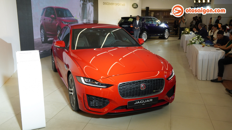 Jaguar Land Rover Việt Nam ra mắt 2 mẫu xe mới: Jaguar XE có giá từ 2,6 tỷ đồng