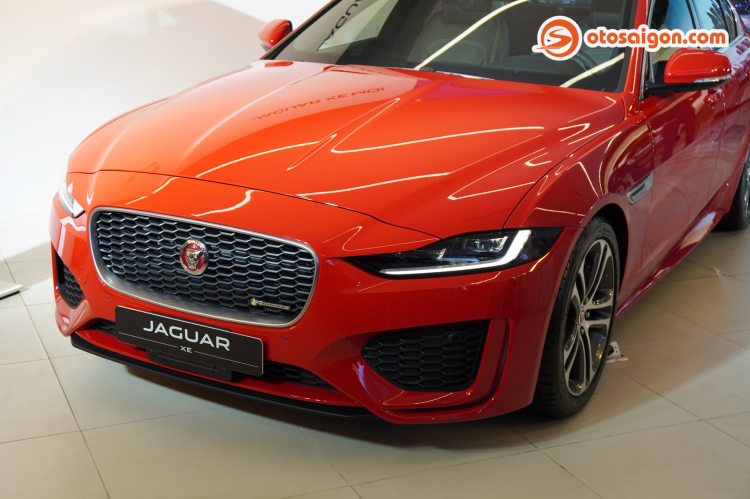 Jaguar Land Rover Việt Nam ra mắt 2 mẫu xe mới: Jaguar XE có giá từ 2,6 tỷ đồng