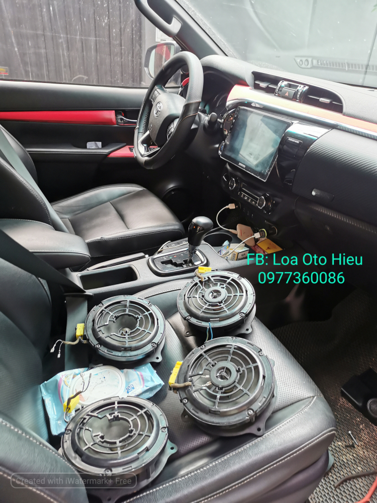 Độ âm thanh Toyota Hilux 2020 Cọp như tên gọi.