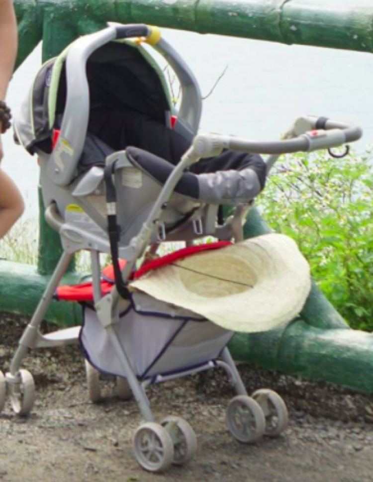 Ghế ngồi ô tô cho em bé? Ghế ngồi ô tô cho em bé?