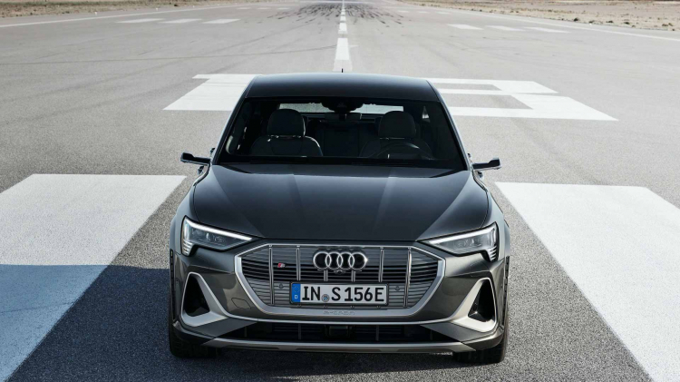 Audi E-tron S và E-tron S Sportback 2021 trình làng: di chuyển 360 km sau 1 lần sạc