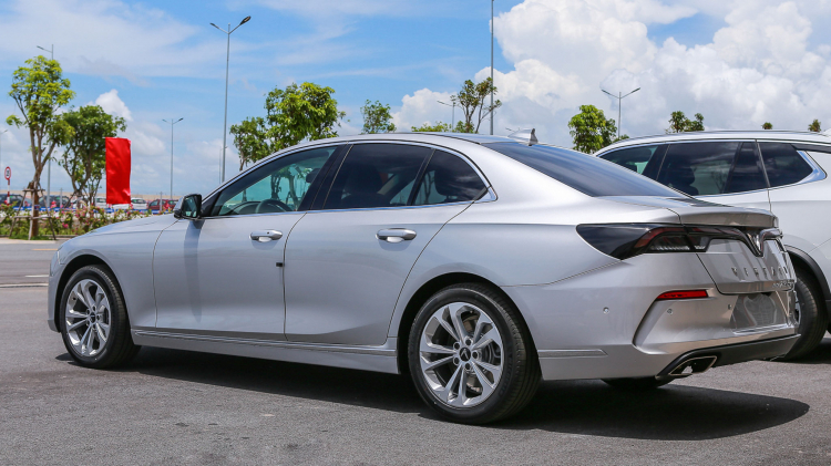 So sánh Mazda6 bản full và VinFast LuxA2.0 tiêu chuẩn: lựa chọn khó khăn