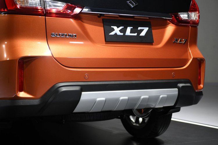 Suzuki XL7 tại Thái Lan có giá bằng Việt Nam