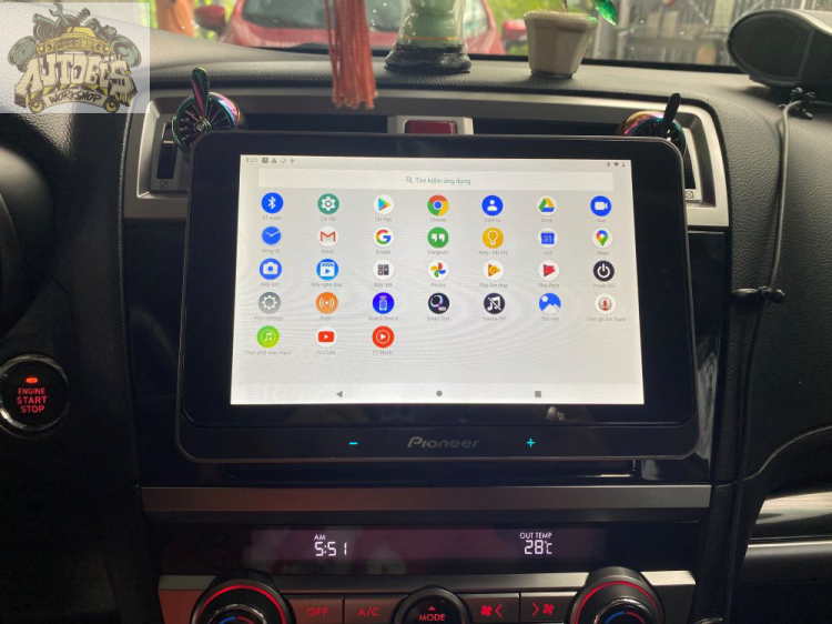 Đầu phát chạy Android của Pioneer gắn trên Subaru Outback.