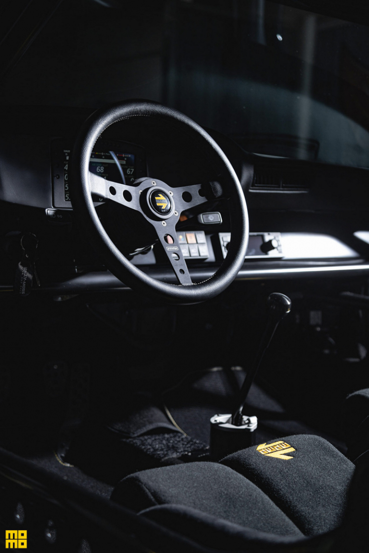 Chi tiết bản độ Porsche 911 Safari của hãng độ KMR có giá từ 375,000 USD