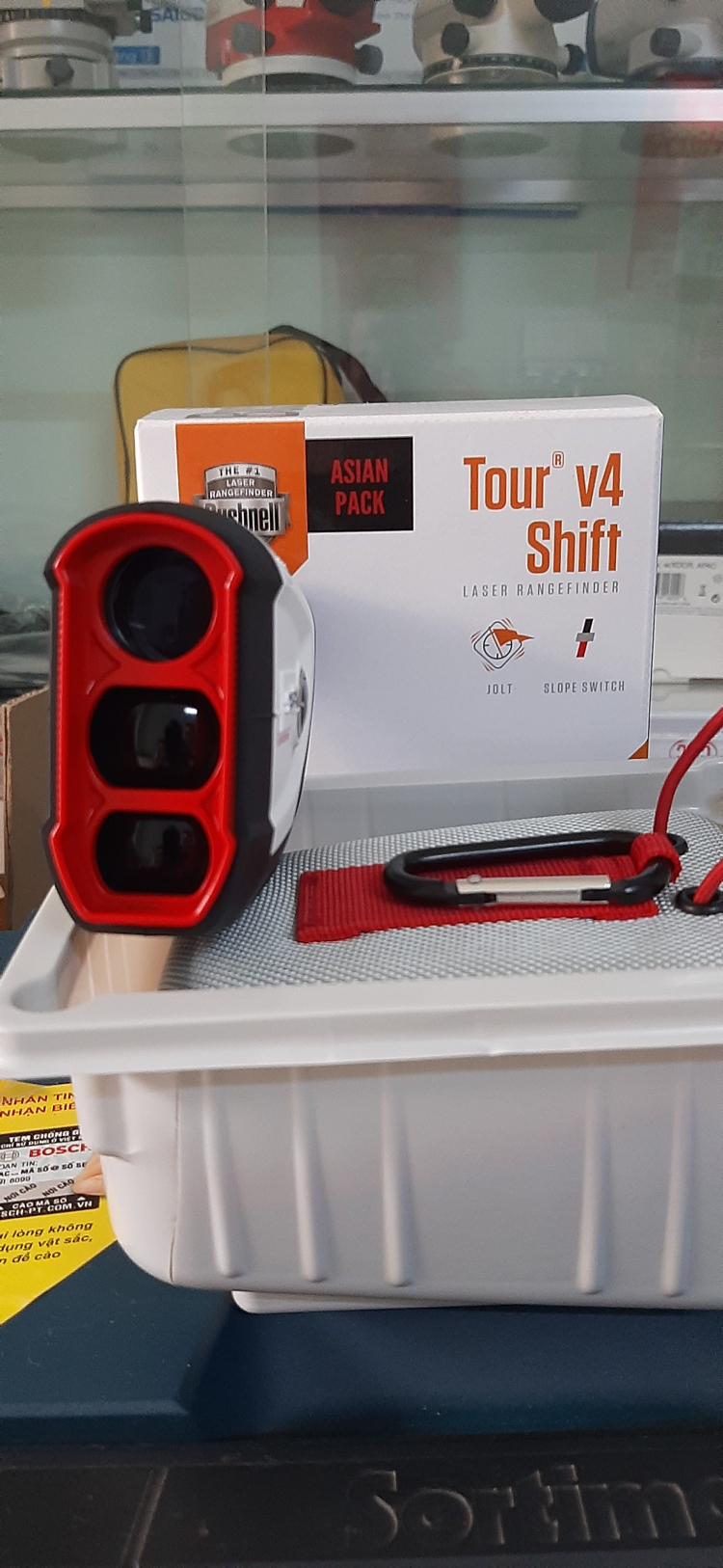 Ống nhòm đo khoảng cách Bushnell Tour V4 Shift