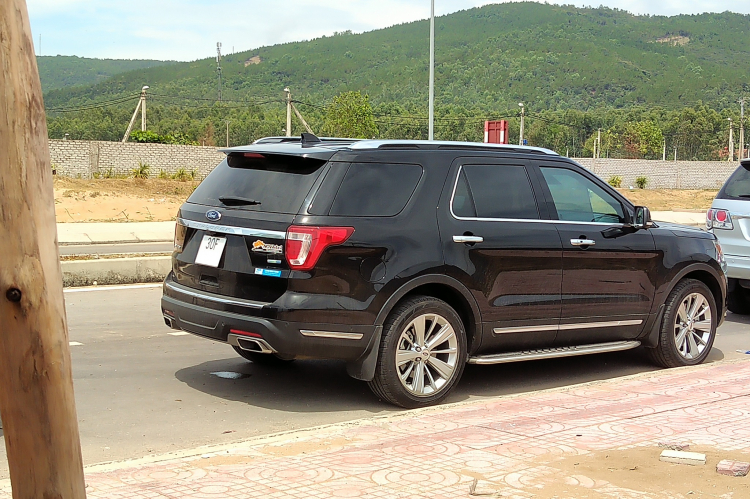 Ford Explorer mới giảm giá, xe Explorer cũ "cắn răng" giảm giá theo